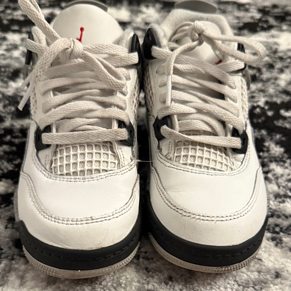 Jordan 4 white cements kids size 13c